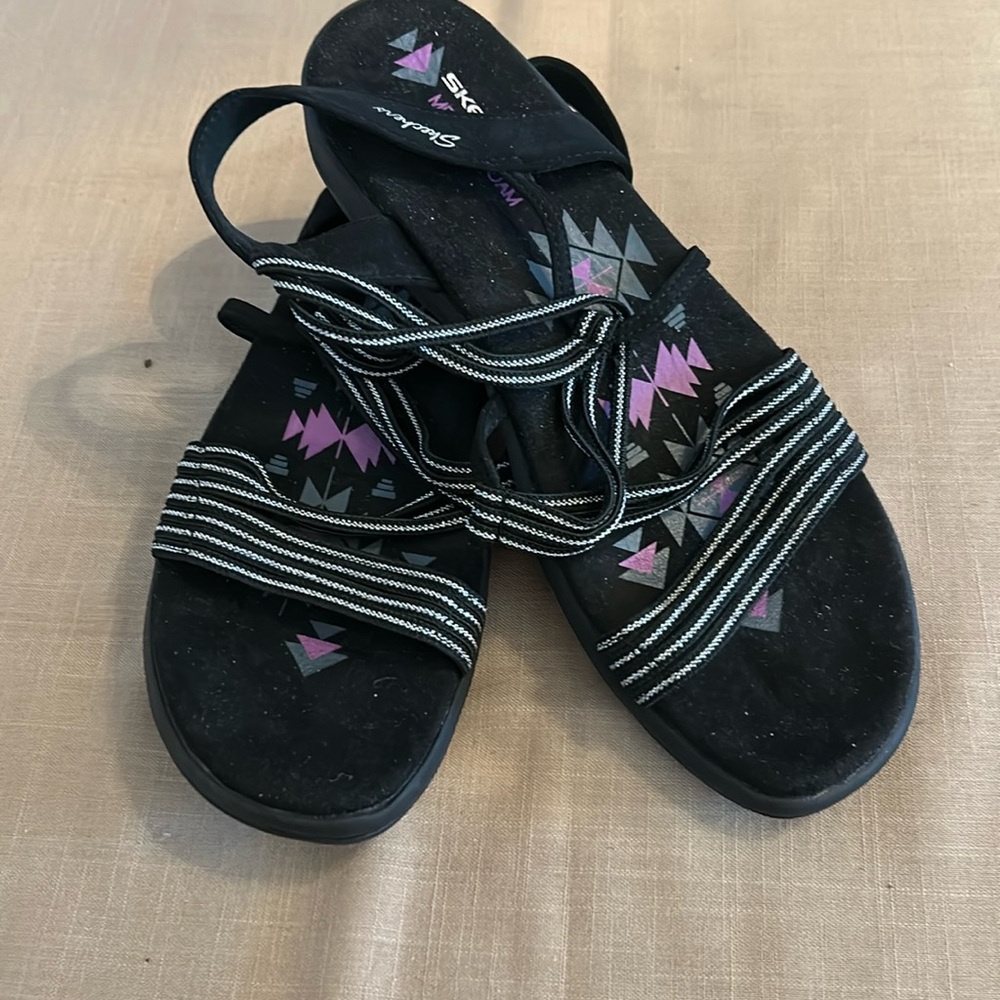 NWOT Skechers sandals